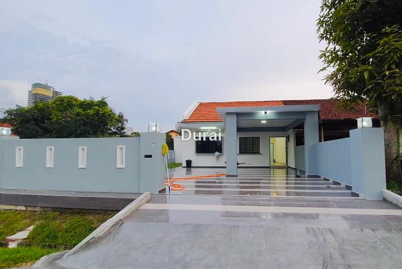 Johor Bahru Corner lot Bungalow 4 bedrooms for sale