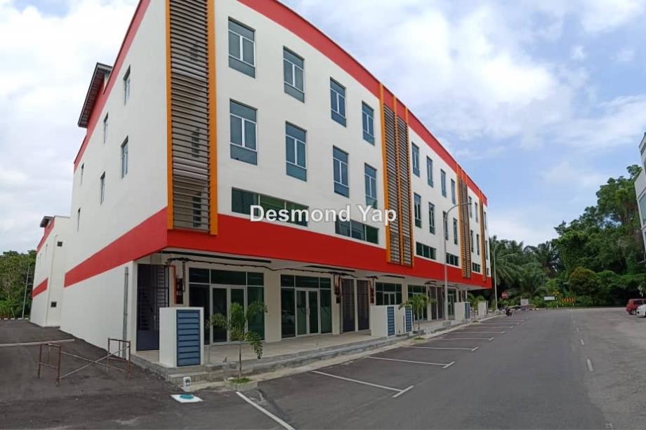 Three Storey Corner Shoplot, Jalan Bakri, Muar
