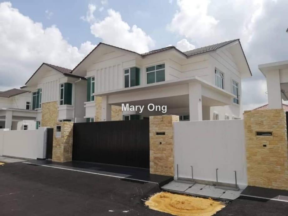 Batu Pahat Semidetached House 5 bedrooms for sale