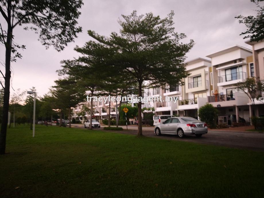 Jalan Le Lake Edge Puchong Puchong 2 5 Sty Terrace Link House 5 2 Bedrooms For Sale Iproperty Com My