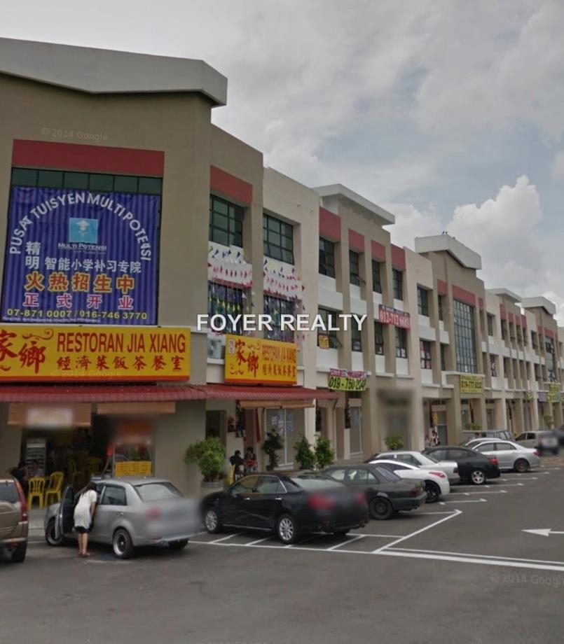 3 storey shop lot,tmn Desa cemerlang, Johor Bahru Intermediate Shop for