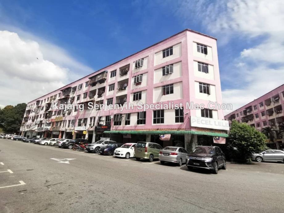 Pusat Hentian Kajang Intermediate Flat 3 Bedrooms For Sale In Kajang Selangor Iproperty Com My