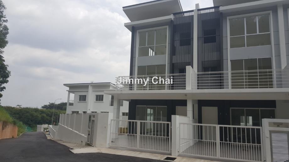 Bayu Heights 2 Seri Kembangan Corner Lot 3 Sty Terrace Link House 4 Bedrooms For Sale Iproperty Com My