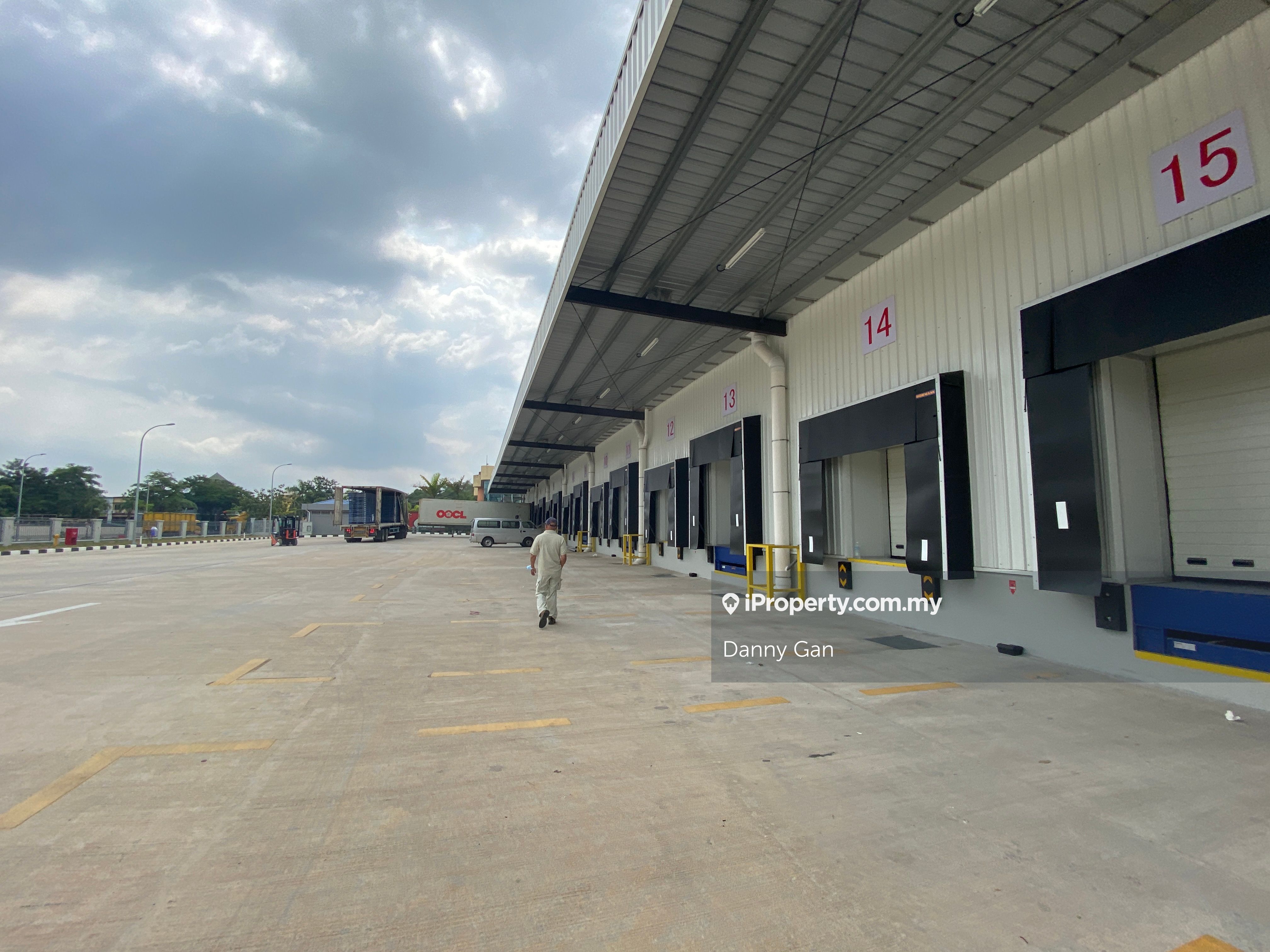 Area Warehouse, Ampang