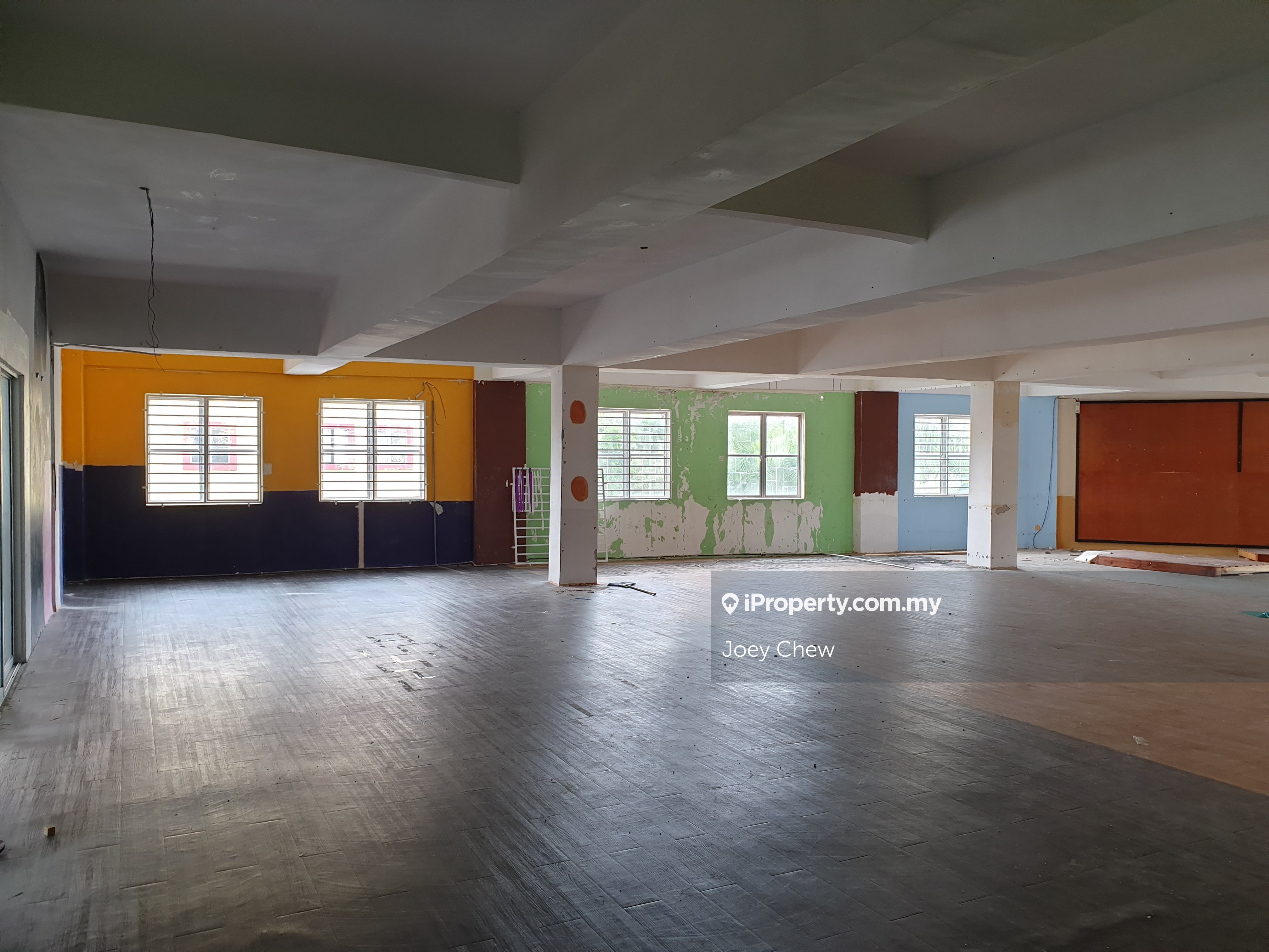 Corner Lot 2nd Floor Shop Office Mainroad Frontage Corner Lot Shop Office For Rent In Kota Kemuning Selangor Iproperty Com My