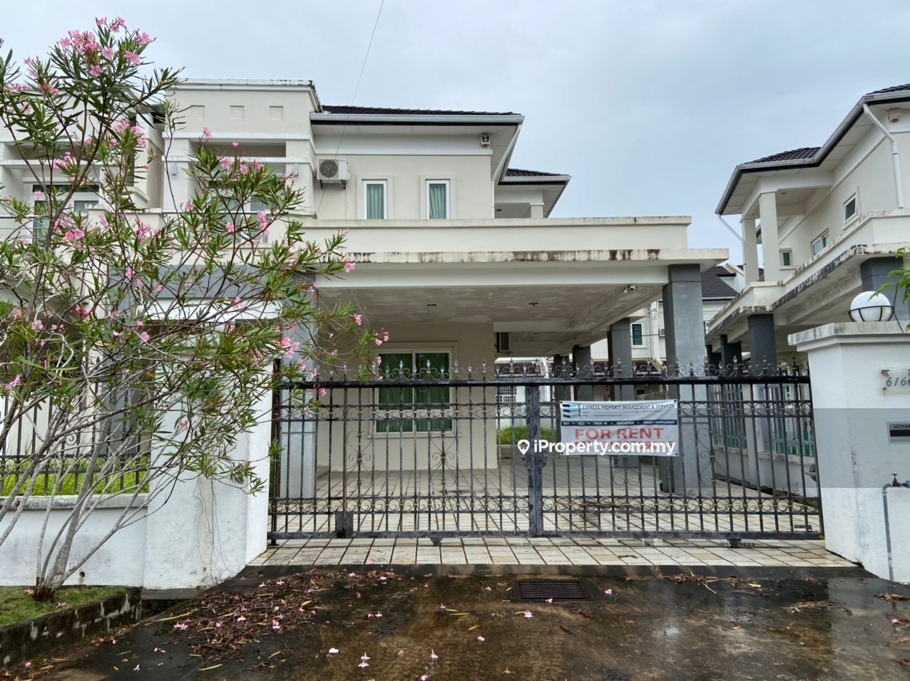 Greenville Senadin Gated Area Miri Corner Lot 2 Sty Terrace Link House 4 Bedrooms For Rent Iproperty Com My