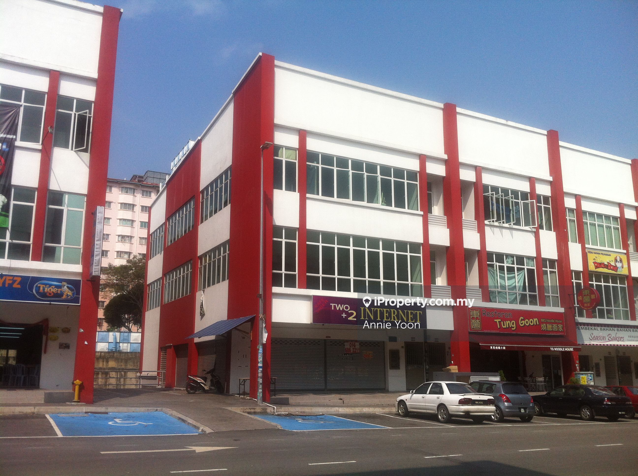 Merchart Avenue, Taman Bukit Serdang, Serdang