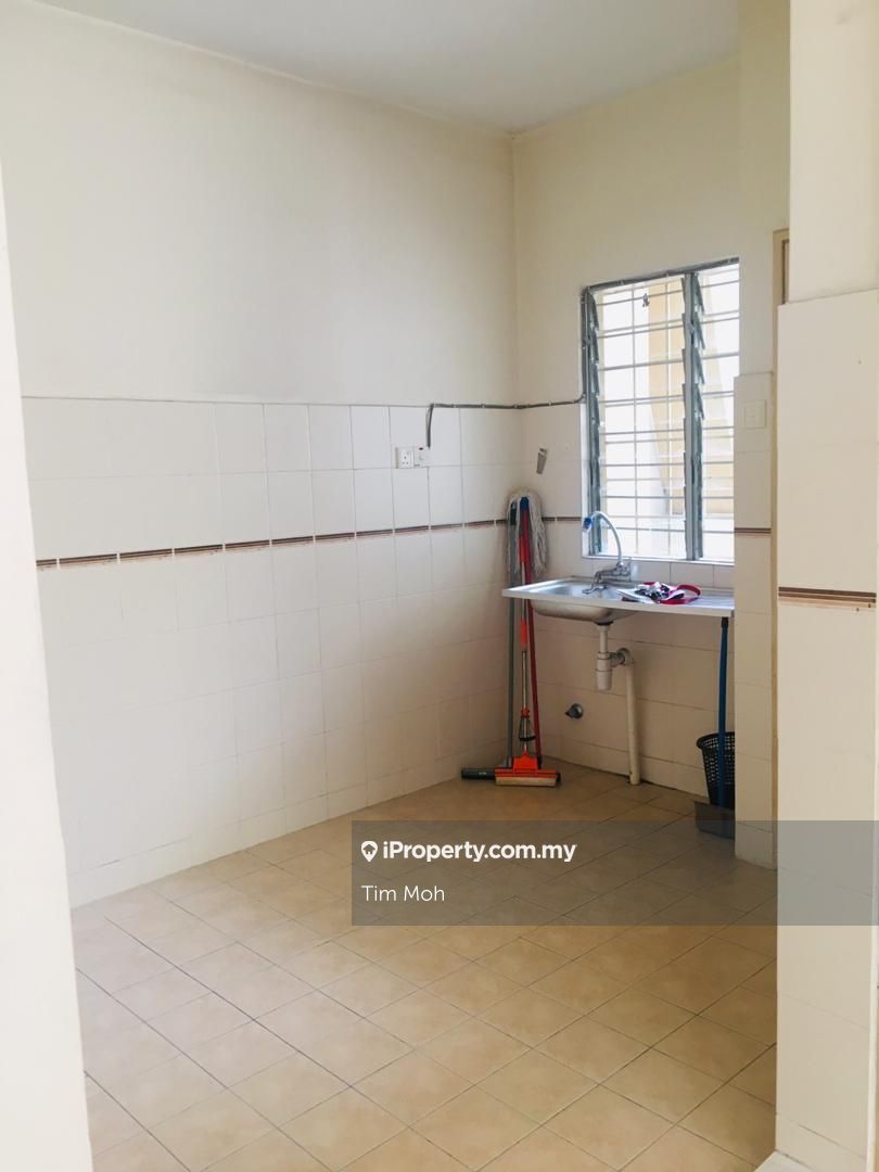 D Cahaya Apartment Corner Lot Apartment 3 Bedrooms For Sale In Bandar Kinrara Selangor Iproperty Com My