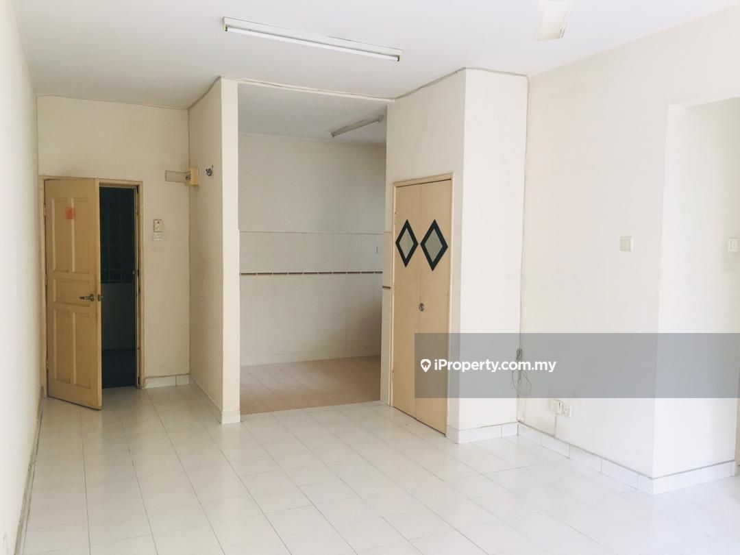 D Cahaya Apartment Apartment 3 Bedrooms For Sale In Bandar Kinrara Selangor Iproperty Com My