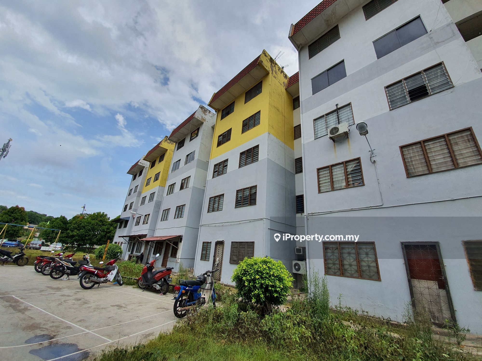 Rumah Pangsa Batu Berendam Corner Lot Flat 2 Bedrooms For Sale In Bukit Baru Melaka Iproperty Com My