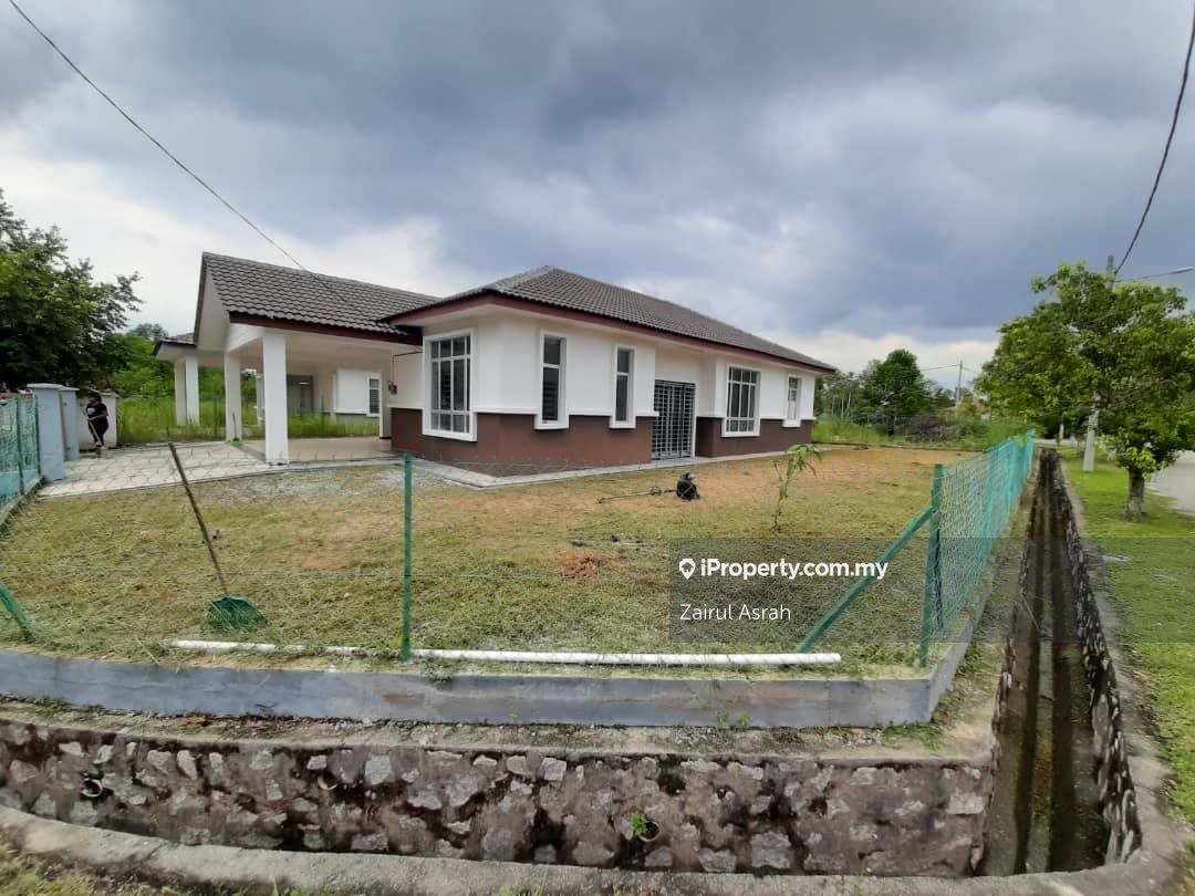 CORNER Single Storey Bungalow Seksyen 18 , Lenggeng