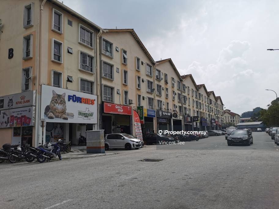 Ground Floor Shop 24x75 Tip Top Condition Seksyen 7 Shah Alam Facing