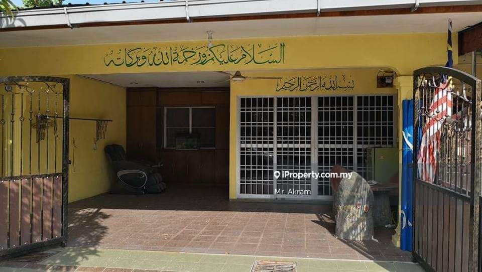 Teres Setingkat Taman Pertama Sabak Bernam, Sabak Bernam Intermediate 1