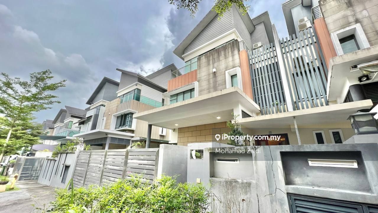 Bandar Kinrara Semidetached House 6 bedrooms for sale