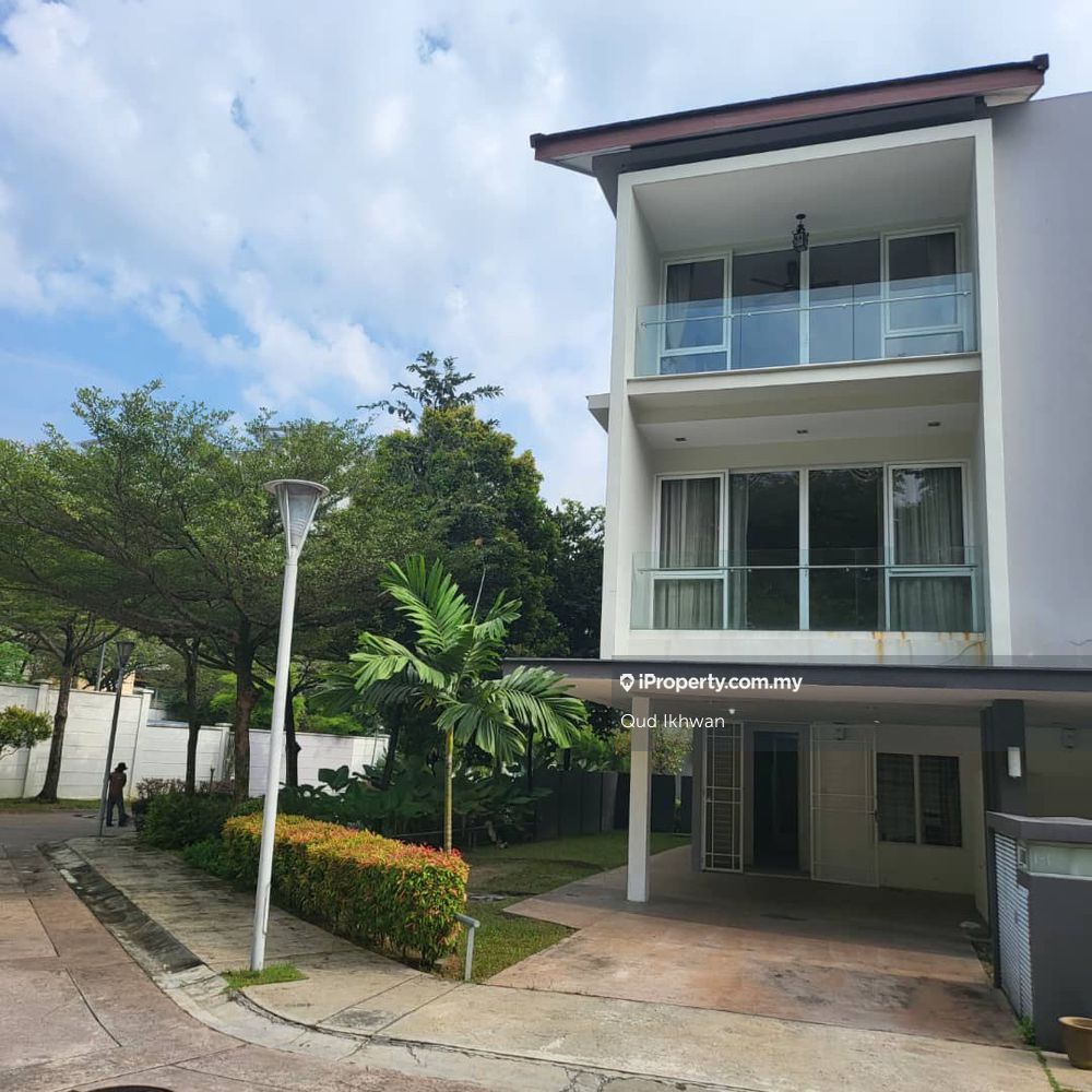Kota damansara, Damansara Corner lot Townhouse 3+1 bedrooms for sale