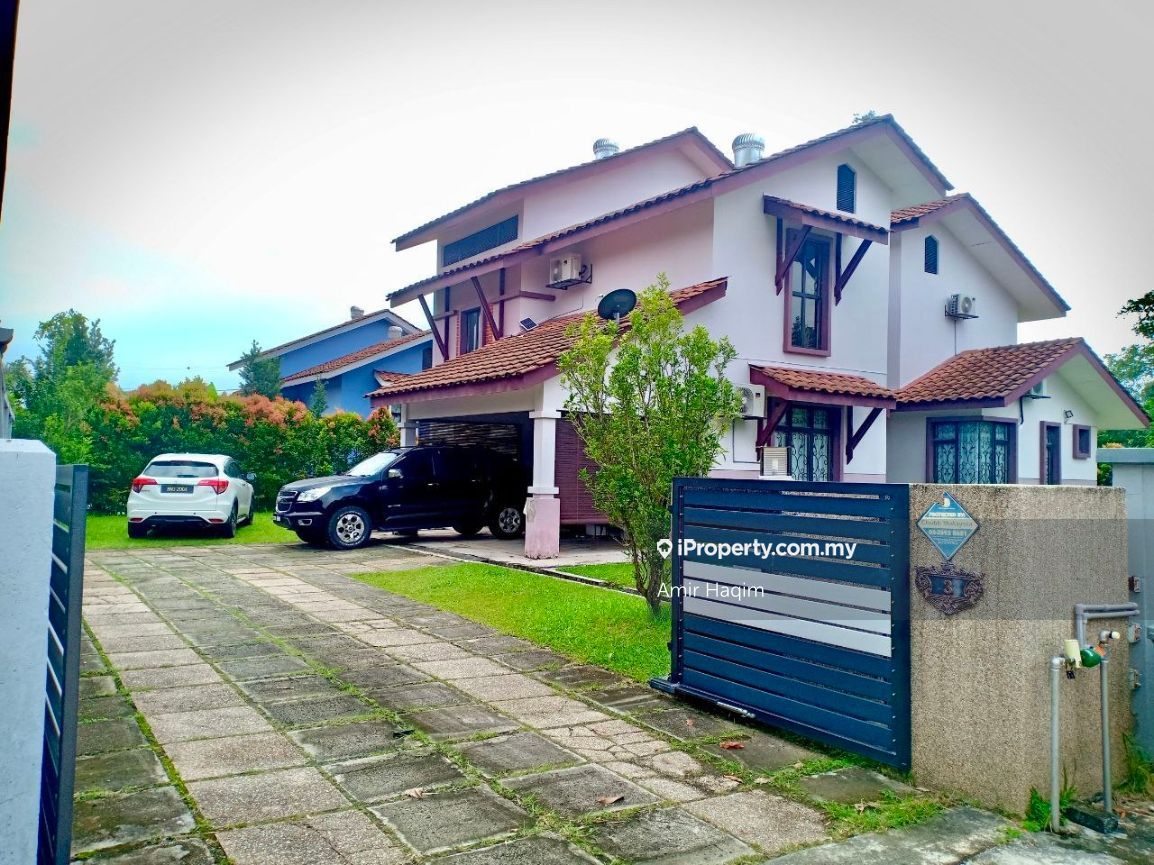 Jentayu, Bandar Enstek Corner lot Bungalow 5 bedrooms for sale