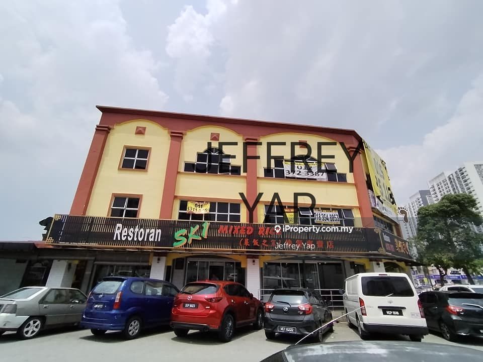 Pusat Perdagangan Seri Kembangan, Selangor, Seri Kembangan Corner lot