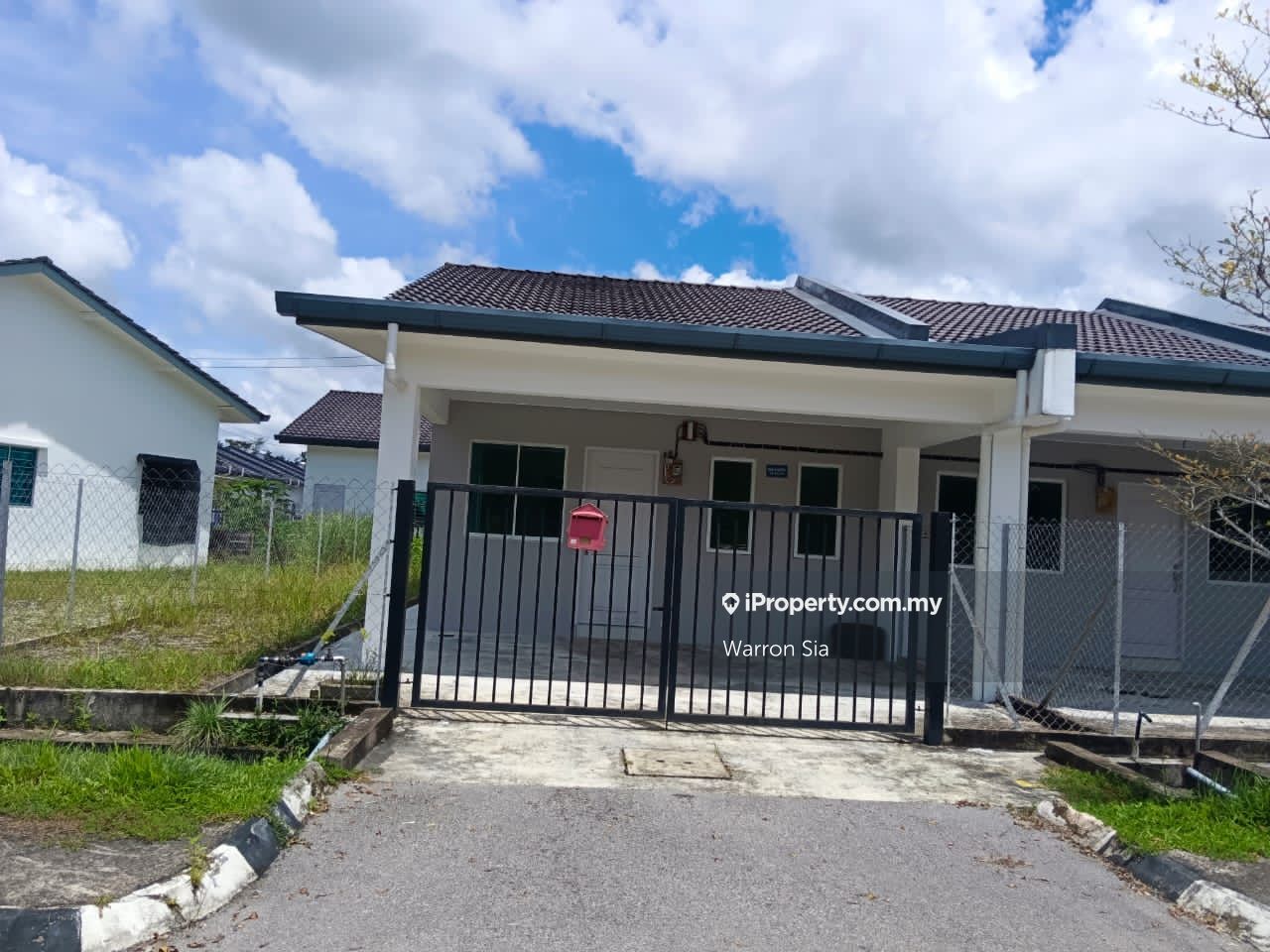 Taman Uni Central Kota Samarahan, Kuching 1sty Terrace/Link House 3 bedrooms for rent