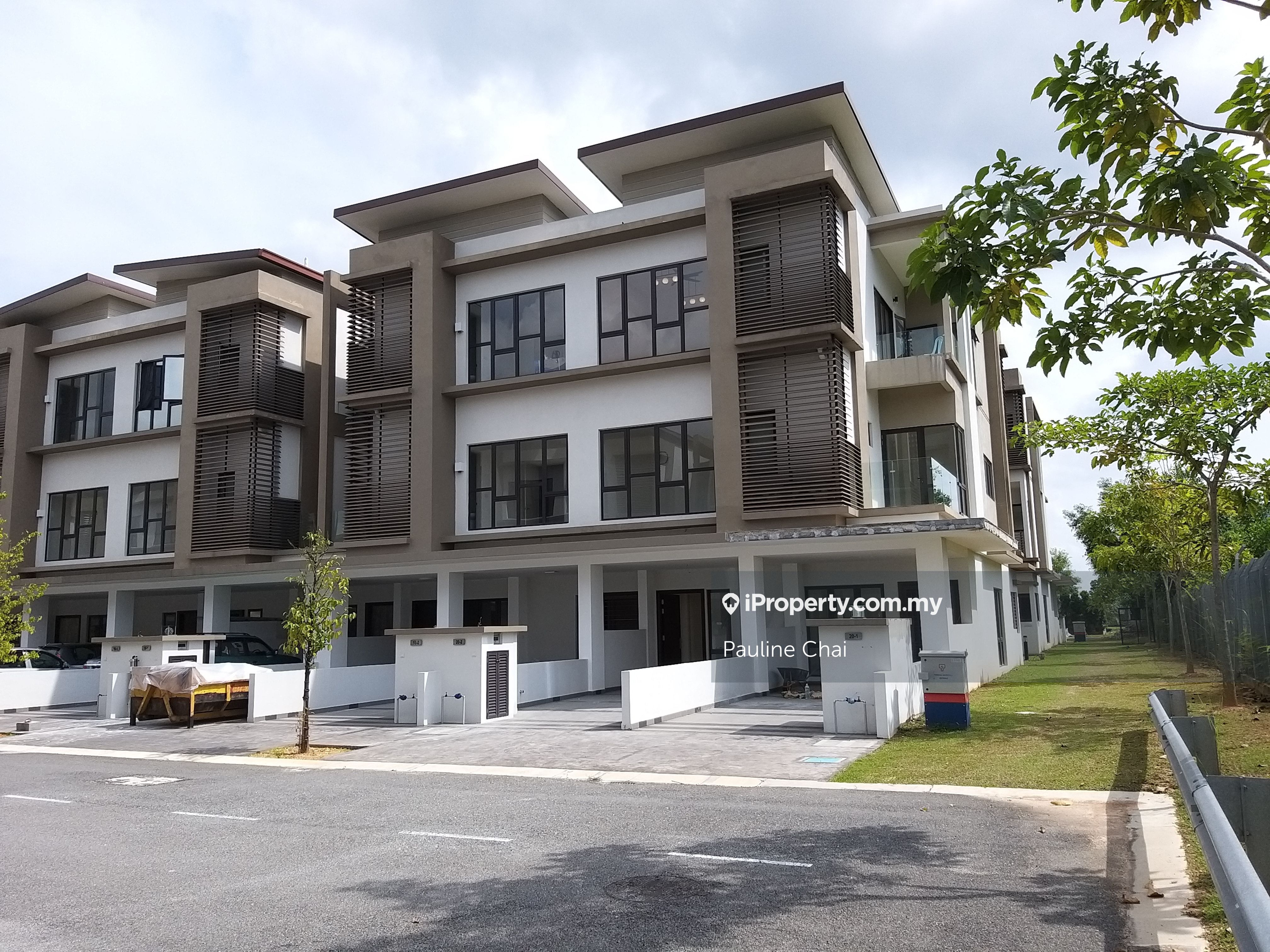 N’Dira 16 Sierra Puchong , Puchong Townhouse 4 bedrooms for rent
