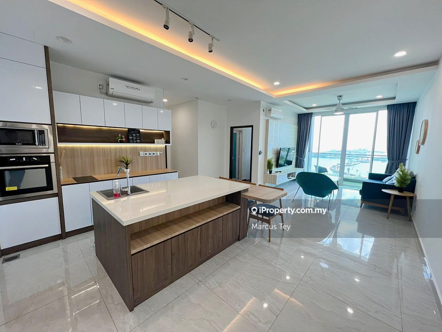 Paragon Suites CIQ Serviced Residence 3 bedrooms for sale in Johor