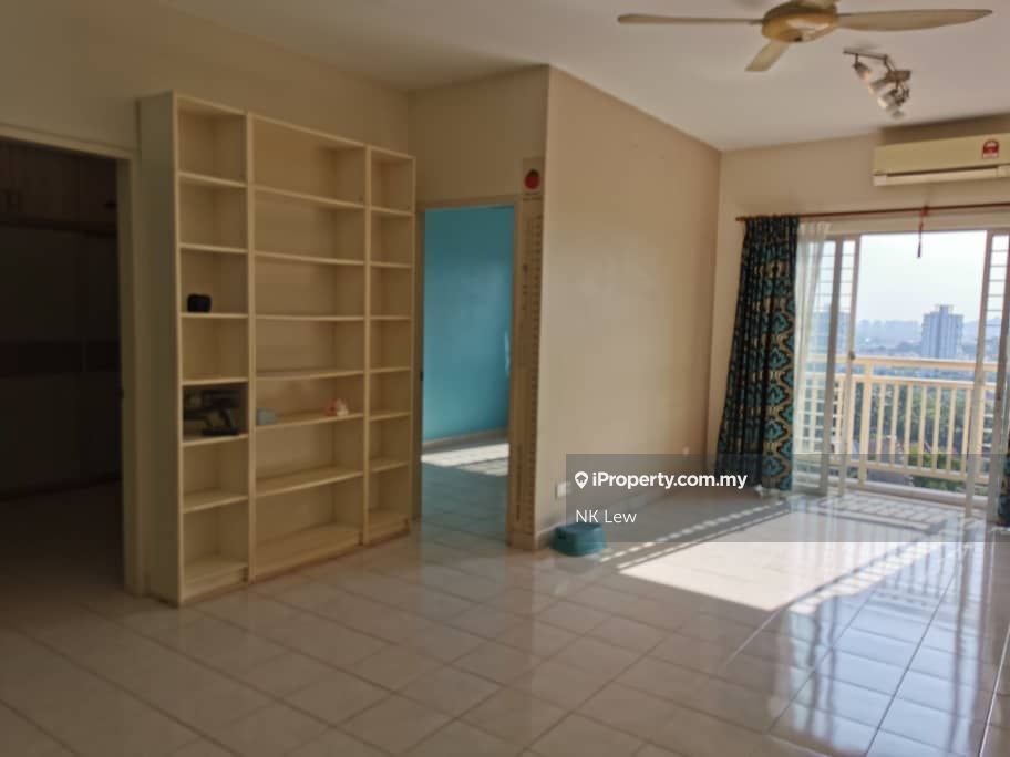 Puteri Bayu Apartment Intermediate Apartment 3 bedrooms for sale in