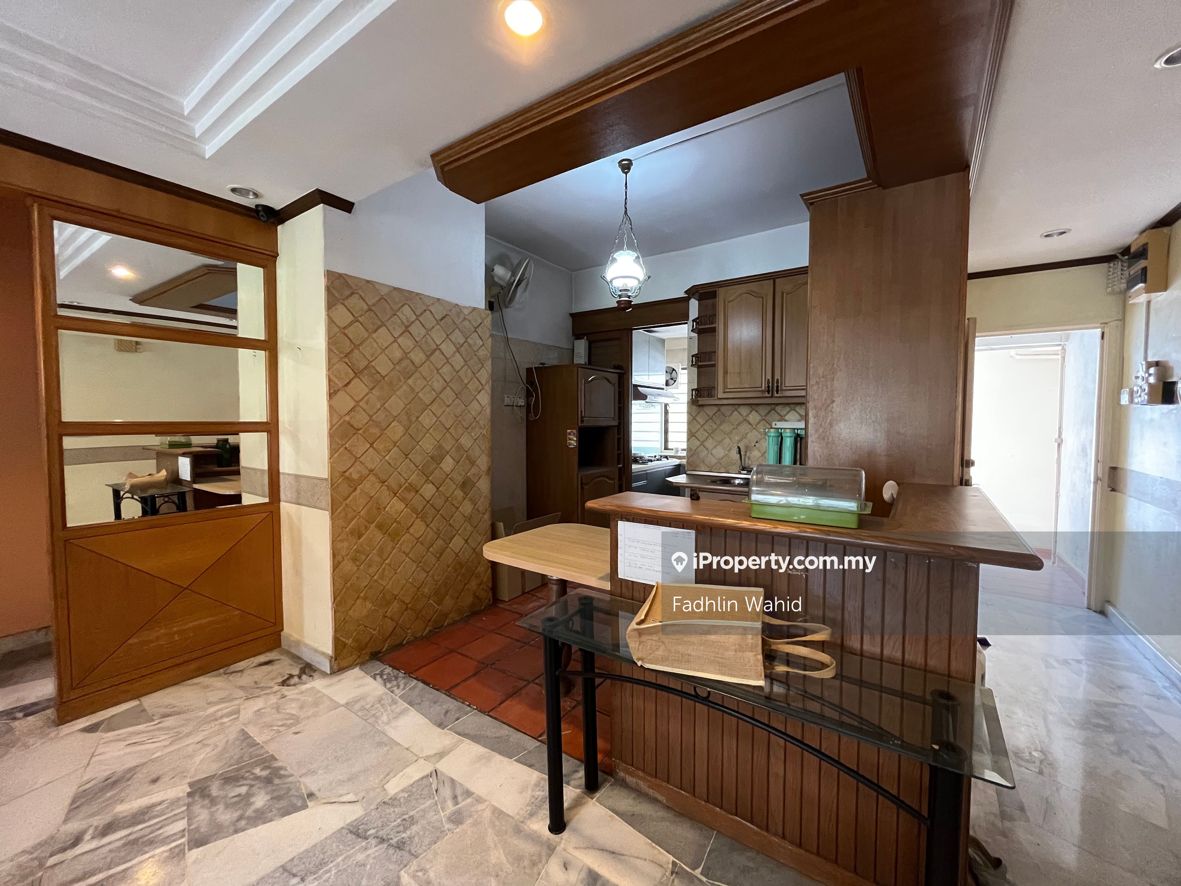 Sri Alam Condominium End lot Condominium 3 bedrooms for sale in Shah