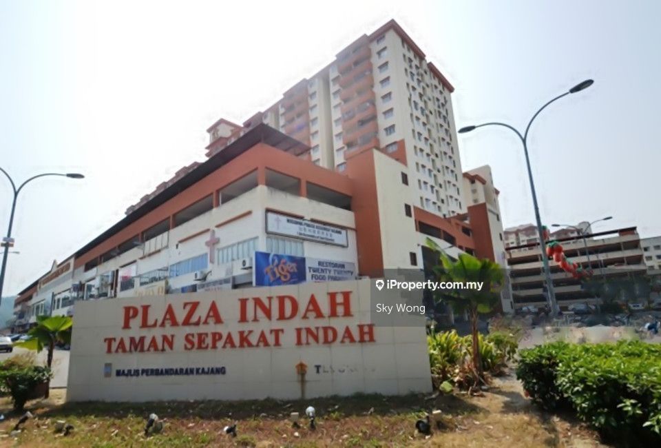 Plaza Indah Apartment Intermediate Apartment 3 bedrooms for rent in