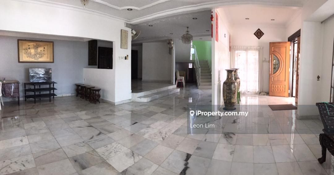 Taman Connaught , Cheras Corner lot Bungalow 4+1 bedrooms for sale