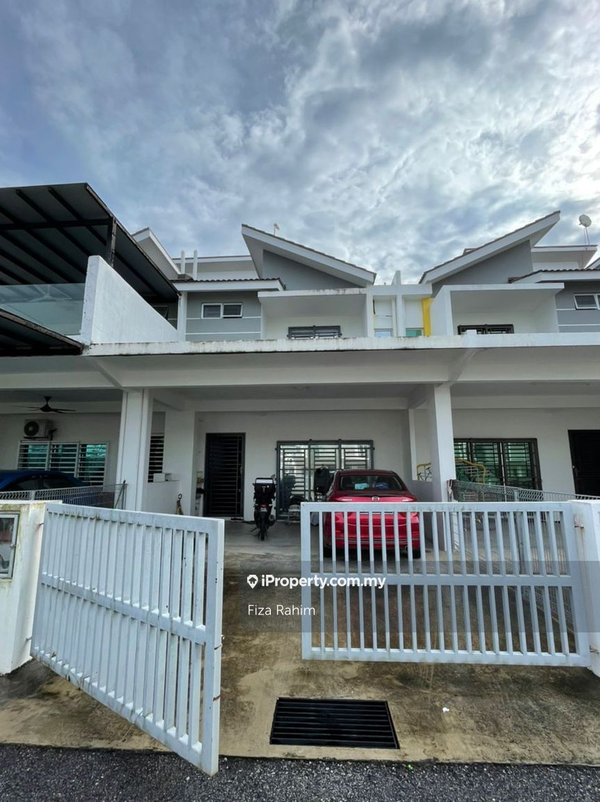 Taman YPJ, Kulai Intermediate 2sty Terrace/Link House 4 bedrooms for rent