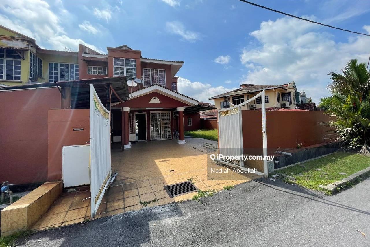 Kota Damansara End lot 2sty Terrace/Link House 4+1 bedrooms for sale