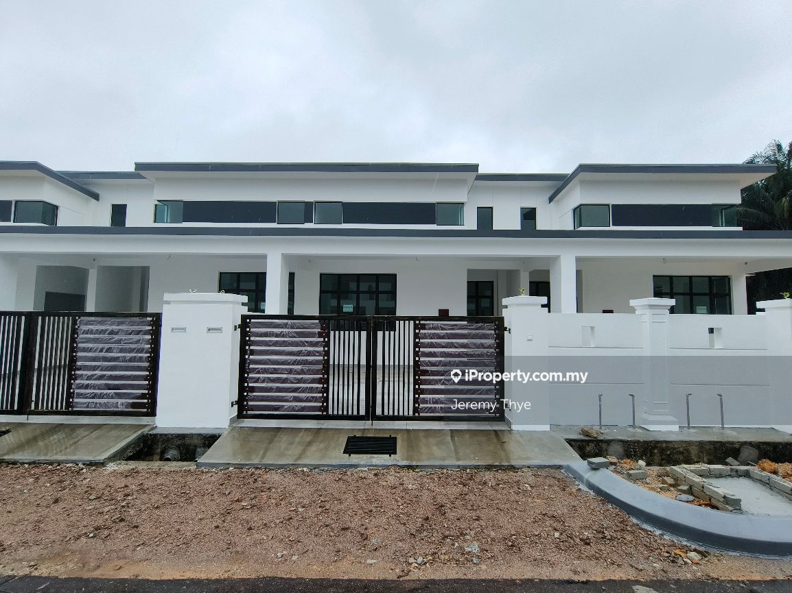 Kluang Taman Mengkibol Single Storey Terrace House, Kluang for sale
