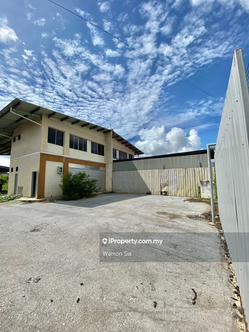 Demak lautsemi detach warehouse , Kuching Warehouse for rent