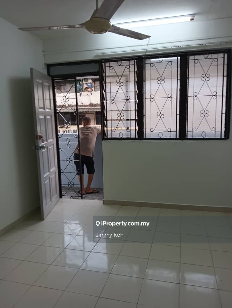 Flat Taman Ungku Tun Aminah Flat 2 bedrooms for rent in Skudai, Johor