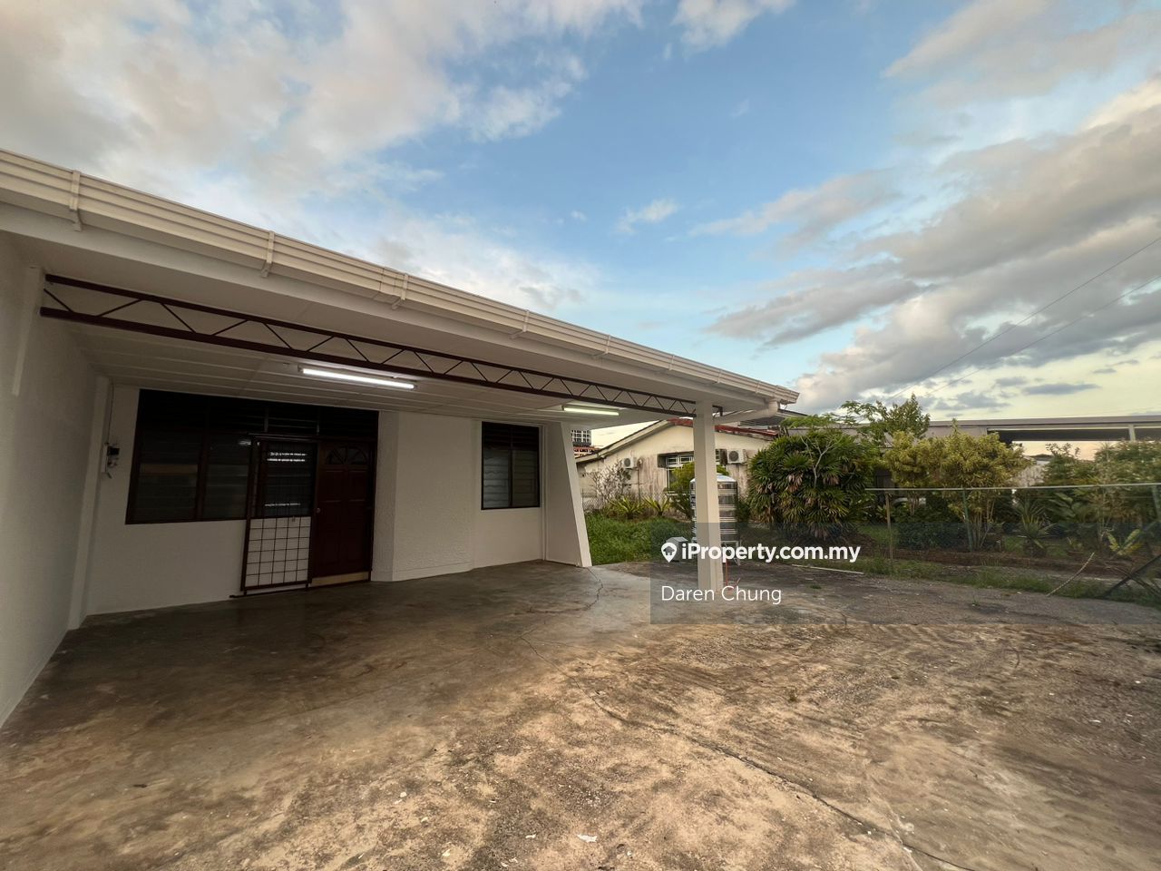 Urat Mata 1 Storey House For Rent, Kuching for rent RM1250