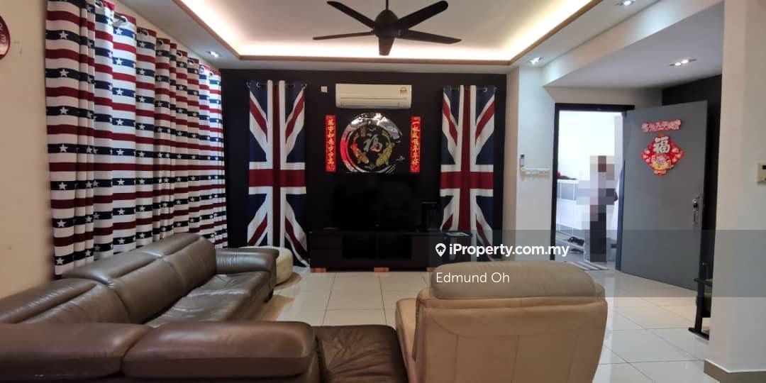 Bandar Putra, Kulai Intermediate Cluster House 4+1 bedrooms for sale