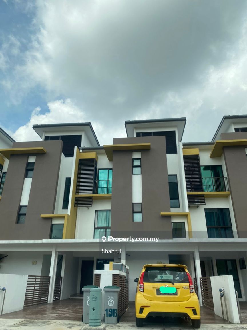 Studio Cempaka Seri 2 Townhouse,Kota Seriemas, Nilai Townhouse 1