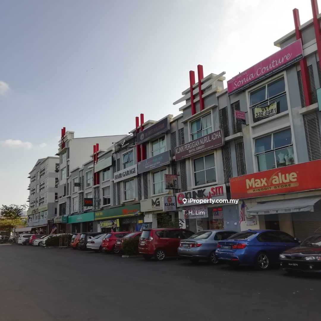 Shah Alam Seksyen 16 facing main road shop near bank, mall ...