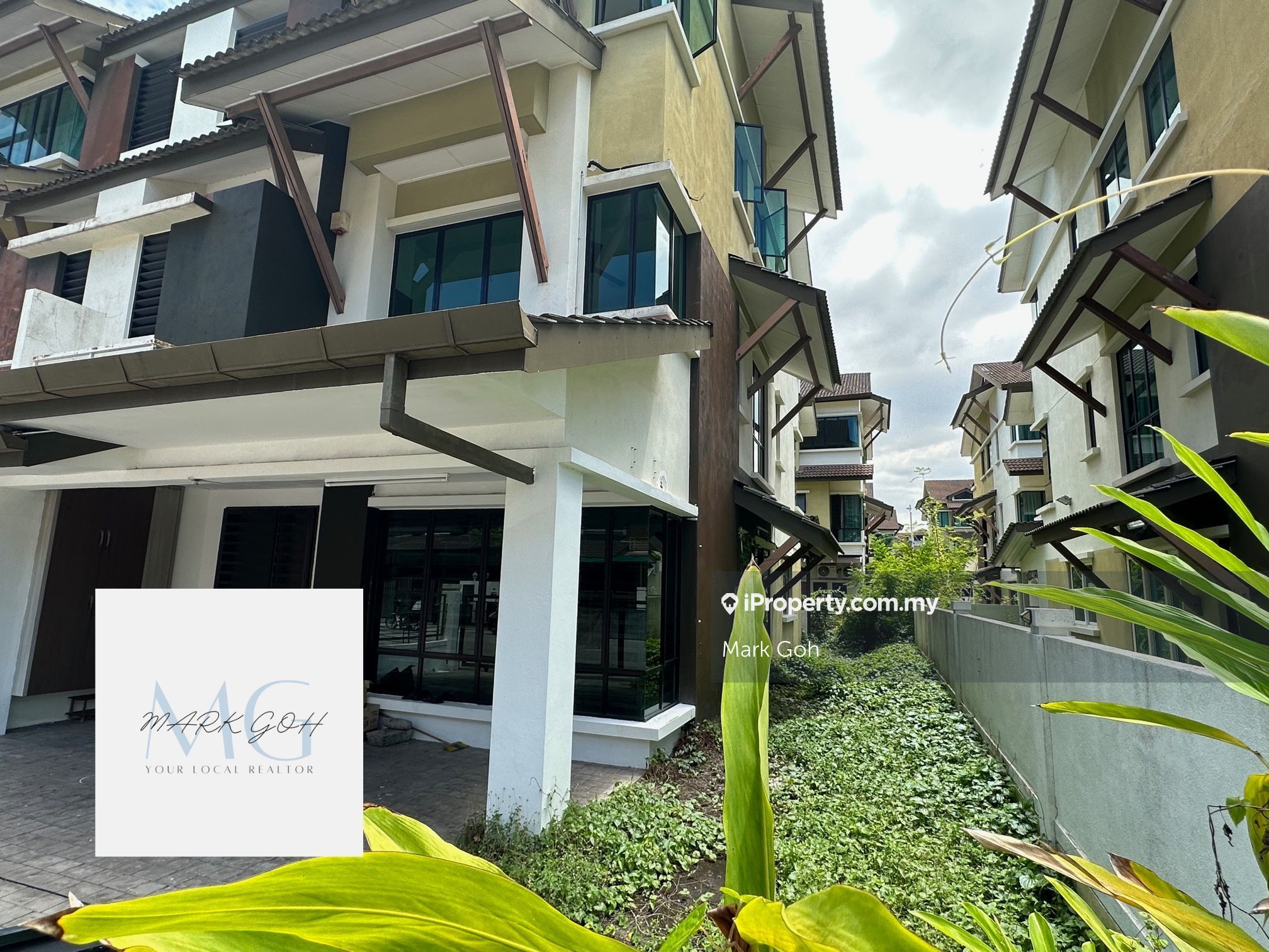 Southbay Residences, Batu Maung Corner lot 3sty Terrace/Link House 6+1 bedrooms for sale