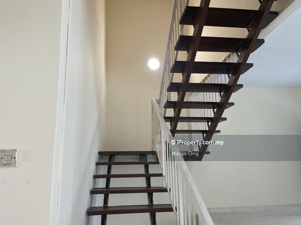 Lorong burhanuddin helmi , Taman Tun Dr Ismail