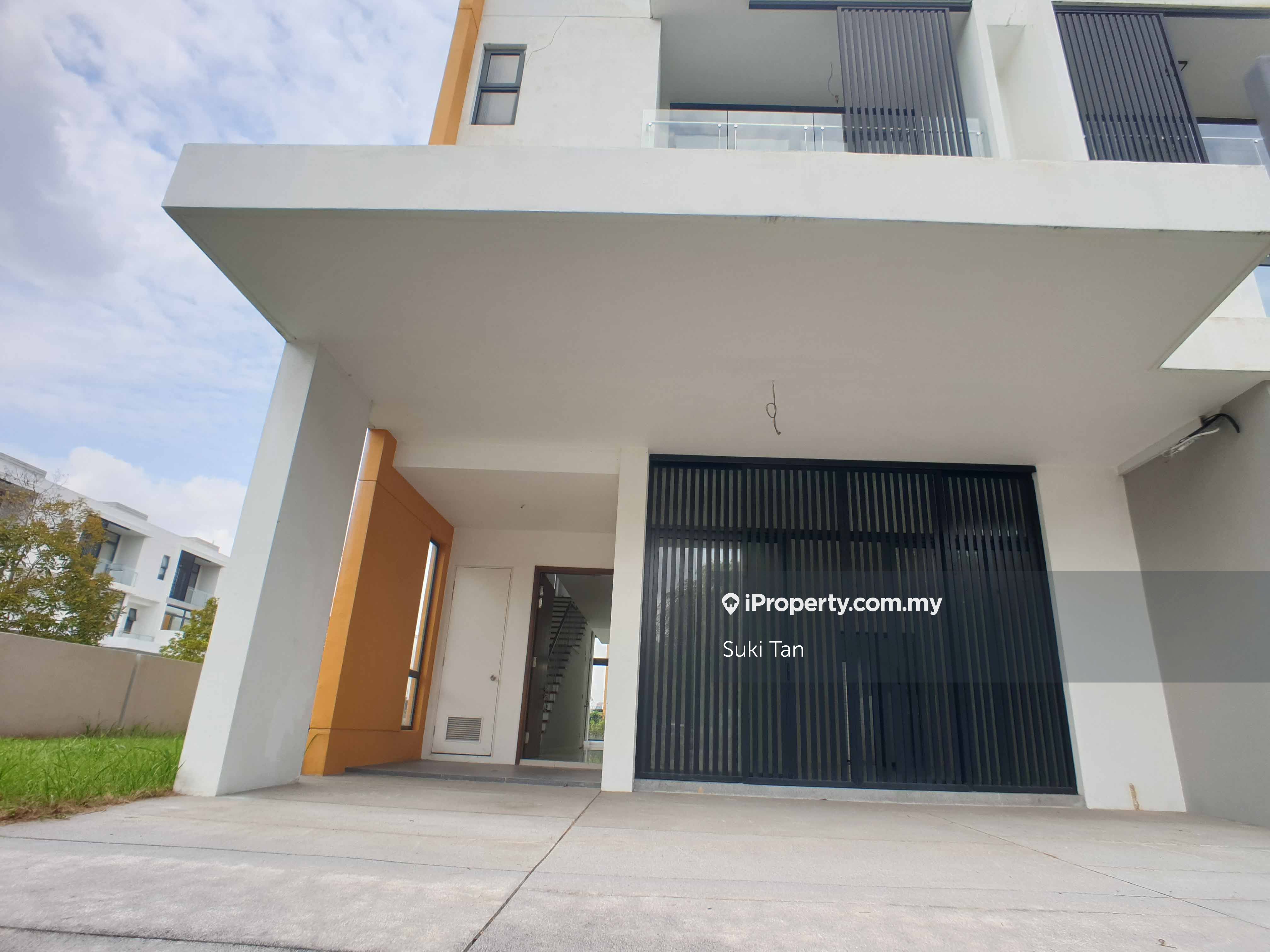 REED LAKE FIELDS / LAKEFIELDS SG BESI KL, Sungai Besi Corner lot 3sty