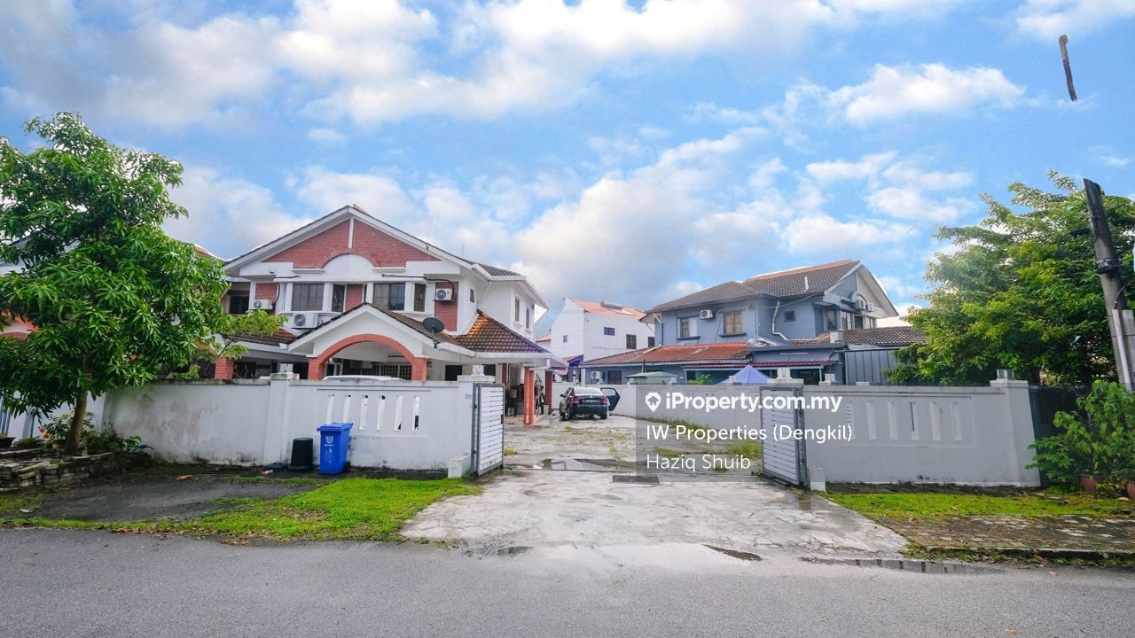 Jalan Platinum Seksyen 7 Shah Alam, Shah Alam Corner lot 2sty Terrace