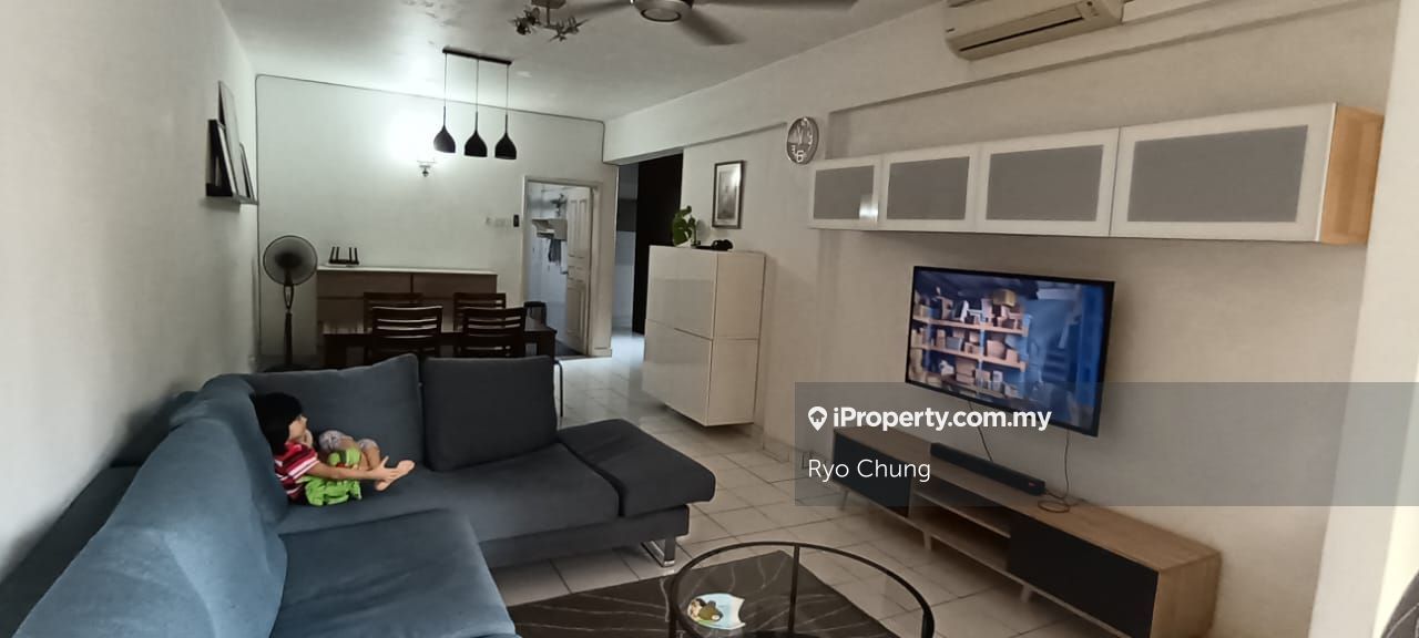 Spacious Condo for Rent! 2mins walk to LRT, 5 mins walk to mall!