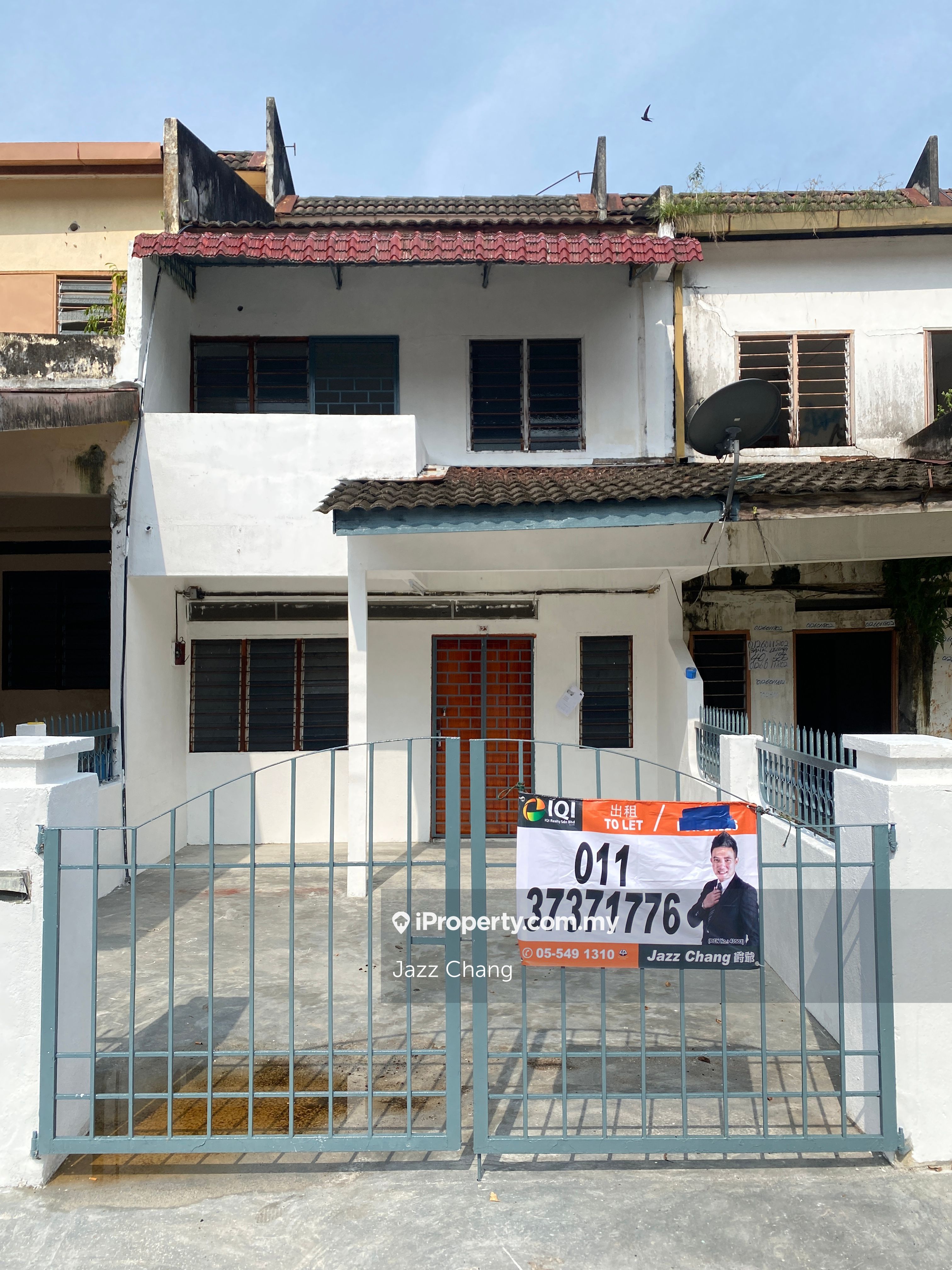 Taman Sri Kampar, Kampar 2sty Terrace/Link House 3 bedrooms for rent
