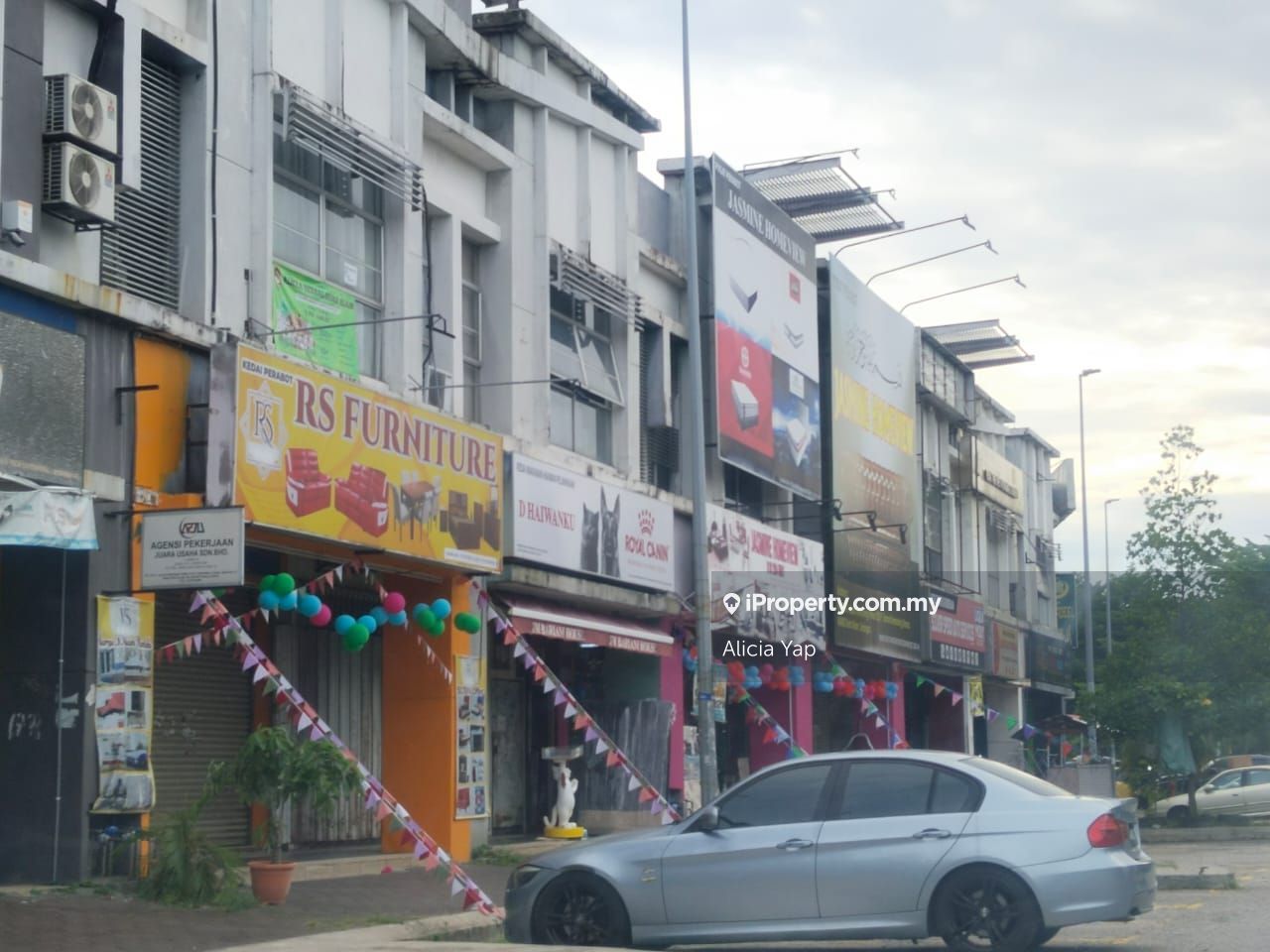 (2 adjoining) 3 Storey Shoplot Facing mainroad for rent in shah alam ...