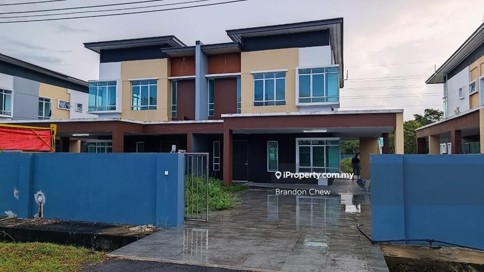 Kuching Semidetached House 4 bedrooms for sale
