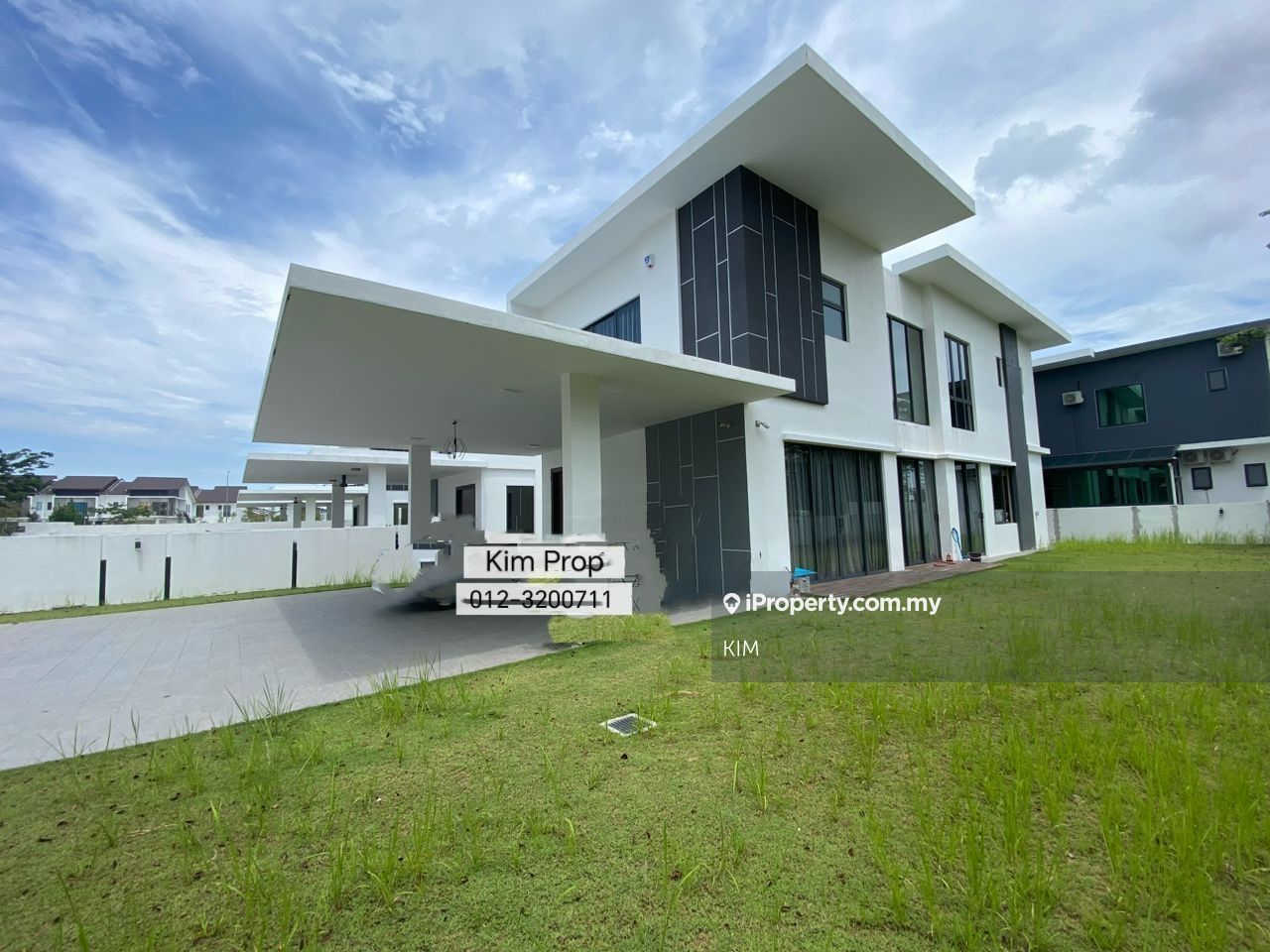 Allysum Resort Home, Bandar Sri Sendayan Corner lot Semidetached House