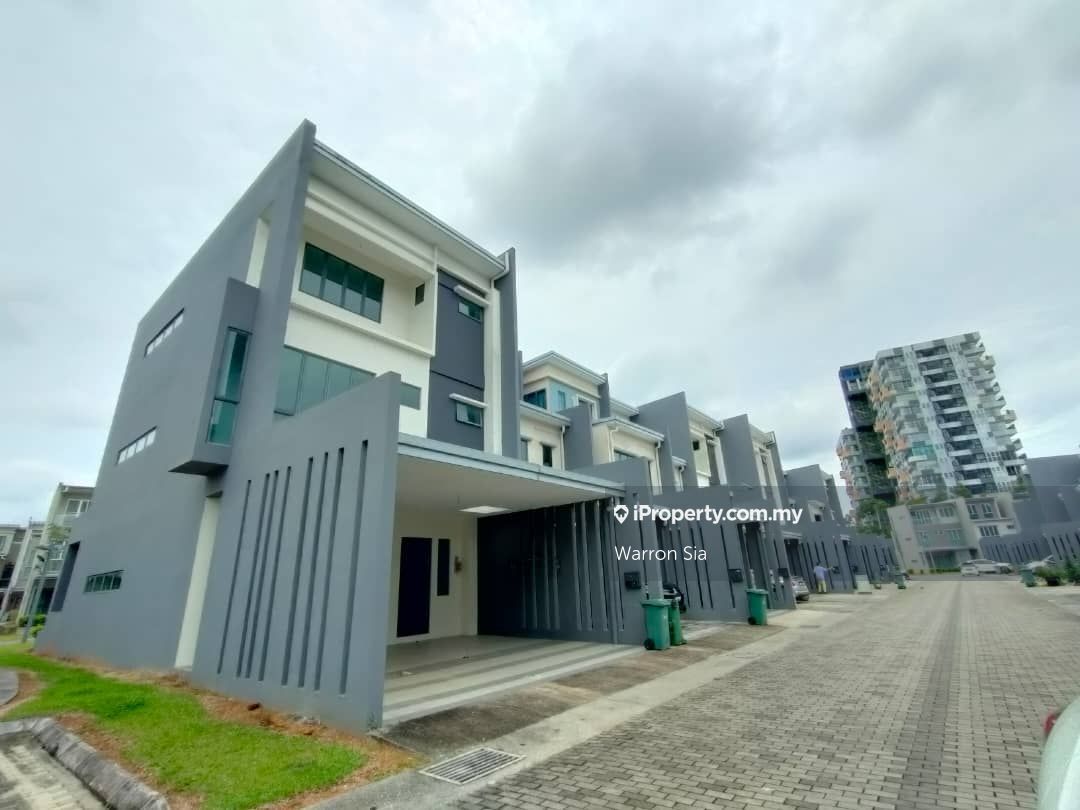 Academia Lane Townhouse, Kuching Townhouse 4 bedrooms for rent