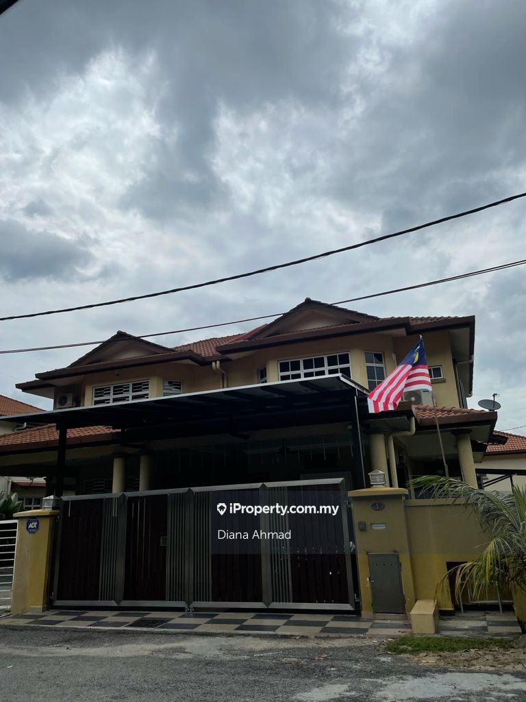 Salak Tinggi, Sepang Corner lot Semi-detached House 4+1 bedrooms for ...