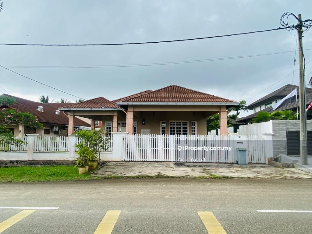Kuantan Bungalow 6+1 bedrooms for sale
