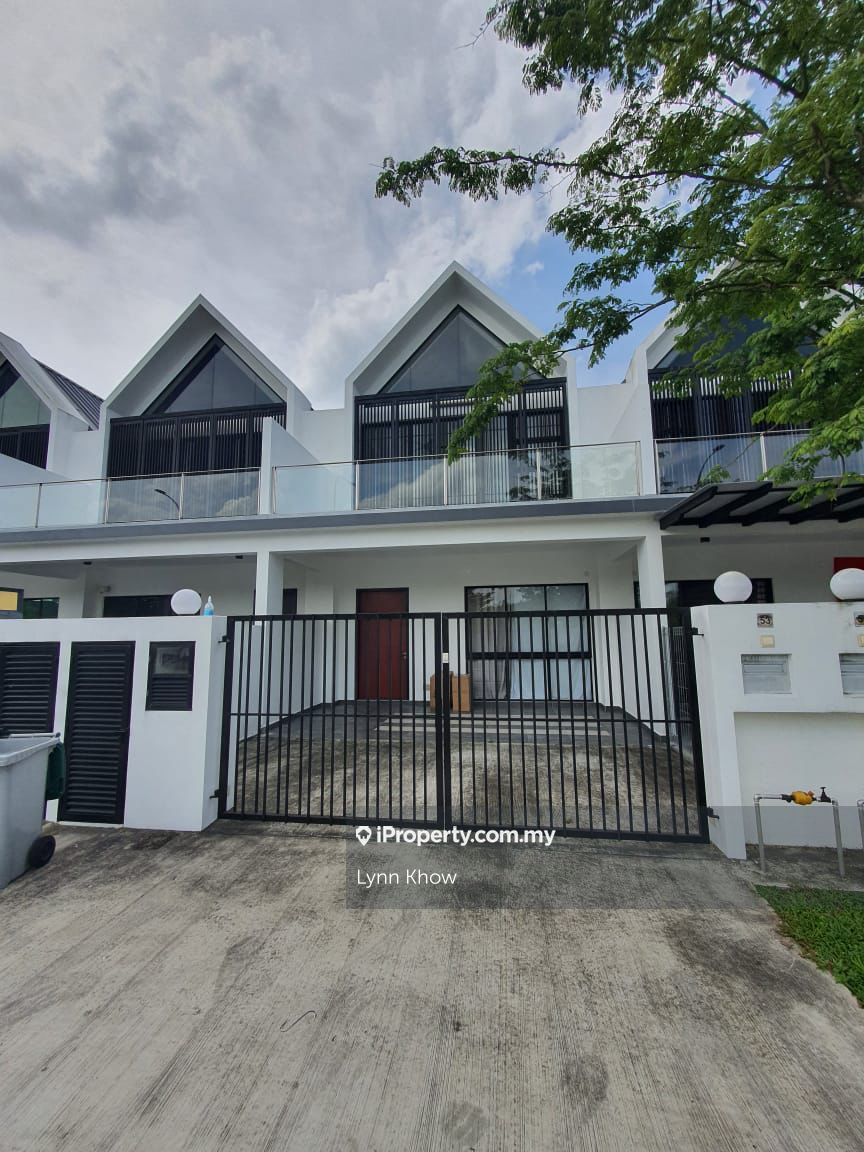 Permas Jaya 2sty Terrace/Link House 4 bedrooms for rent